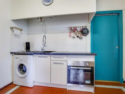 Cuisine ou kitchenette dans l'établissement Maison T2 avec jardin clos, proche commerces et mer - 4 personnes - Biscarrosse Plage - FR-1-521-66