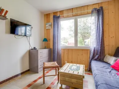 Télévision ou salle de divertissement dans l'établissement Maison T2 avec jardin clos, proche commerces et mer - 4 personnes - Biscarrosse Plage - FR-1-521-66