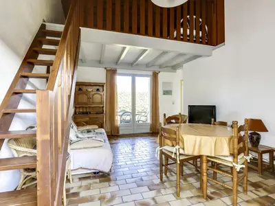 Télévision ou salle de divertissement dans l'établissement Maison T3 avec jardin, terrasses, proche plage - calme - 6 pers, Biscarrosse - FR-1-521-68