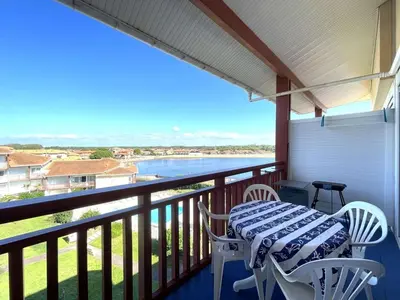Balcon ou terrasse dans l'établissement T3 Duplex avec Terrasse - Animaux Acceptés - Piscine - FR-1-379-115
