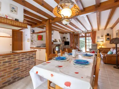 Cuisine ou kitchenette dans l'établissement Holiday Home Marguerite by Interhome