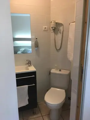 Salle de bains dans l'établissement Hotel Atlantique