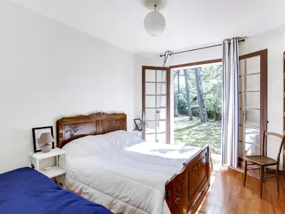 Un ou plusieurs lits dans un hébergement de l'établissement Maison Landaise à 6 Pers., 3 Ch., Jardin Clos, Proche Plages & Commerces - FR-1-521-80