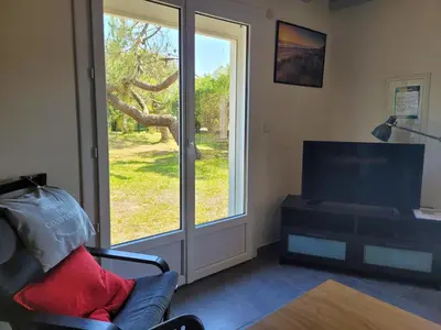 Coin salon dans l'établissement DUNES - Villa Patio Avec Jardin - proche Plage de la Gravière