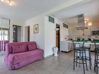Cuisine ou kitchenette dans l'établissement Holiday Home Les Baïnes by Interhome
