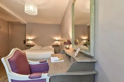 Un ou plusieurs lits dans un hébergement de l'établissement Logis Hôtel le Commerce- Darracq