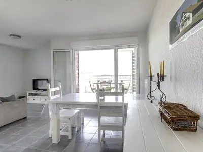 Télévision ou salle de divertissement dans l'établissement Biscarrosse Plage - T2 avec Parking, Balcon et 4 Couchages - FR-1-521-92