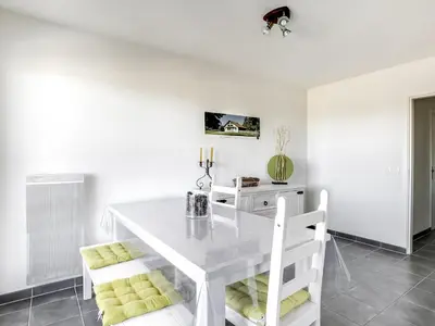 Télévision ou salle de divertissement dans l'établissement Biscarrosse Plage - T2 avec Parking, Balcon et 4 Couchages - FR-1-521-92