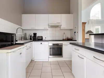 Cuisine ou kitchenette dans l'établissement Villa à Biscarrosse avec piscine chauffée et jardin pour 6 personnes - FR-1-521-93