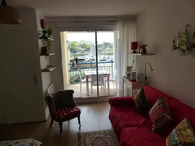 Coin salon dans l'établissement Appartement Pour 4 Personnes Avec Vue Sur Le Port De Plaisance- Residence Le Genois