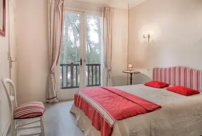 Un ou plusieurs lits dans un hébergement de l'établissement Villa Le Menez Avec Vue Sur Le Lac Marin Pour 10 Personnes