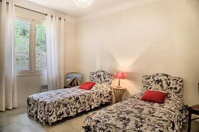 Un ou plusieurs lits dans un hébergement de l'établissement Villa Le Menez Avec Vue Sur Le Lac Marin Pour 10 Personnes