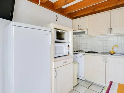 Cuisine ou kitchenette dans l'établissement Maison cosy à Biscarrosse Lac pour 6 pers, proche plage, parking privé - FR-1-521-97