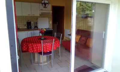 Cuisine ou kitchenette dans l'établissement Appartement a la campagne