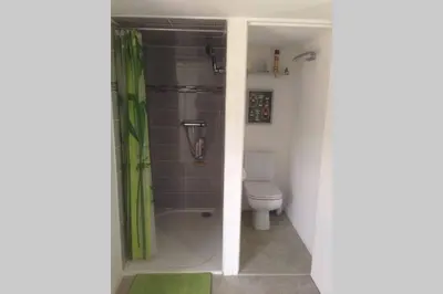 Salle de bains dans l'établissement Arcachon, Gujan Mestras, studio cosy individuel, lumineux clim, jardin