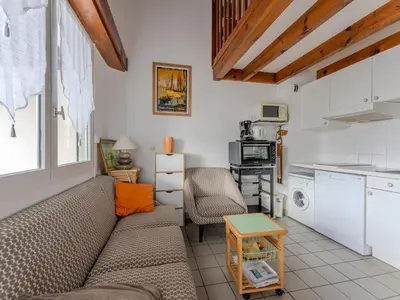 Cuisine ou kitchenette dans l'établissement Spacieux Duplex 6 pers, à 300m de l'Océan, 2 Chambres, Balcon Sud - FR-1-521-99