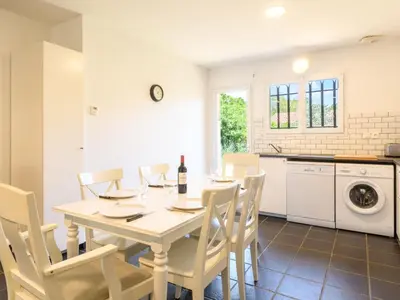 Cuisine ou kitchenette dans l'établissement Holiday Home La Lette II Albizzias by Interhome