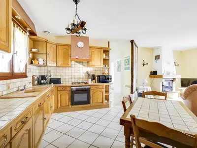 Cuisine ou kitchenette dans l'établissement Maison plain-pied à Biscarrosse avec jardin clos, terrasse et parking pour 6 personnes - FR-1-521-105