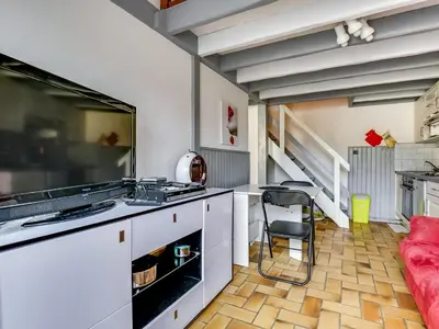 Cuisine ou kitchenette dans l'établissement Biscarrosse Plage, maison T3 avec jardin, animaux admis, à 400m de la mer! - FR-1-521-107