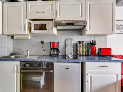 Cuisine ou kitchenette dans l'établissement Biscarrosse Plage, maison T3 avec jardin, animaux admis, à 400m de la mer! - FR-1-521-107