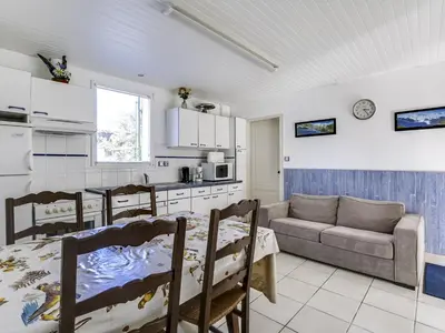 Cuisine ou kitchenette dans l'établissement Maison confortable à Biscarrosse Plage, 6 pers, proche centre et plages - FR-1-521-108