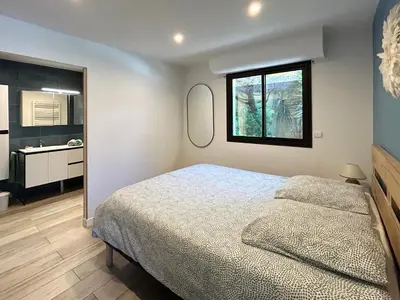 Un ou plusieurs lits dans un hébergement de l'établissement Villa patio terrasse privative océan 10 min a pied