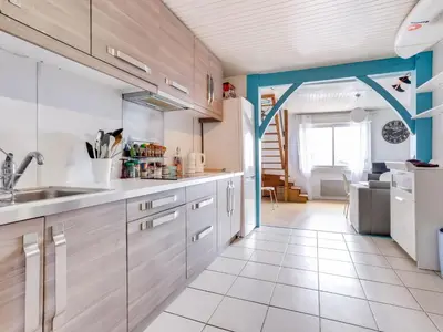 Cuisine ou kitchenette dans l'établissement Charmant Studio Mezzanine - Hyper Centre Biscarrosse-Plage, Proche Océan - FR-1-521-114