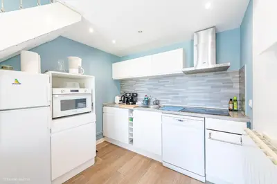 Cuisine ou kitchenette dans l'établissement Les Cottages - Maison 4 à 5 personnes au bord de l'océan