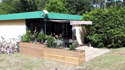 Jardin de l'établissement villages sous les pins b7