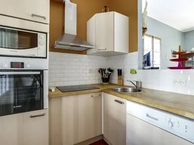 Cuisine ou kitchenette dans l'établissement Maison de charme 3 ch. à 350m de la plage - jardin, BBQ, animaux admis, idéale pour 6 pers. - FR-1-521-111