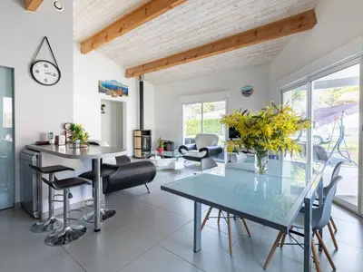 Coin salon dans l'établissement Maison contemporaine à Biscarrosse Lac - 6 pers, proche lac, jardin, quartier calme, avec WIFI - FR-1-521-112