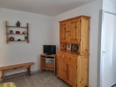 Télévision ou salle de divertissement dans l'établissement Appartement T2 - 3 pers - à 400m de la plage, centre station, avec loggia - Biscarrosse Plage - FR-1-521-120