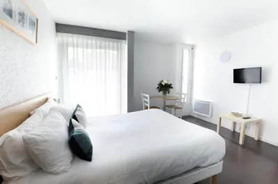 Un ou plusieurs lits dans un hébergement de l'établissement Hotel Thermes Les Ecureuils-Dax