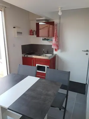 Cuisine ou kitchenette dans l'établissement DUPLEX BASSIN D'ARCACHON