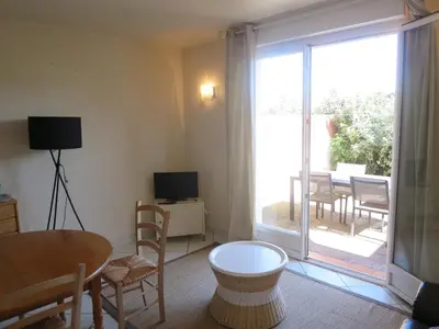 Télévision ou salle de divertissement dans l'établissement Appartement récent proche de la plage