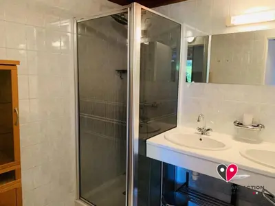 Salle de bains dans l'établissement Océlande 56