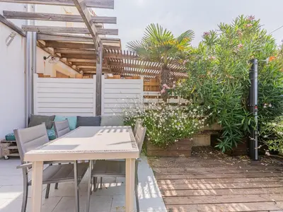 Jardin de l'établissement Maison Mitoyenne Près de l'Océan à Biscarrosse - 6 Couchages, Terrasse, Parking - FR-1-521-121