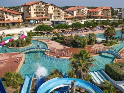 Piscine de l'établissement LE SPOT Studio'Hotel 