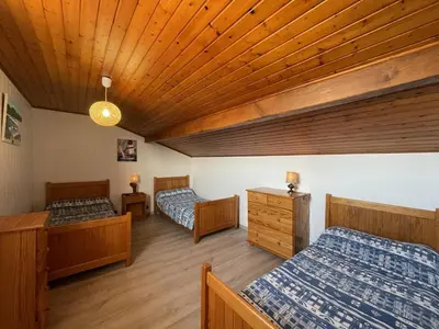 Un ou plusieurs lits dans un hébergement de l'établissement Villa mitoyenne pour 9 pers. Proche plage, animaux acceptés, parking - FR-1-379-122