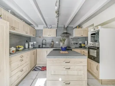 Cuisine ou kitchenette dans l'établissement Charming Stay in Heart of Dax