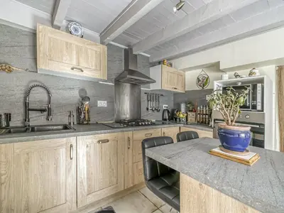 Cuisine ou kitchenette dans l'établissement Charming Stay in Heart of Dax