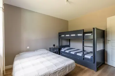 Un ou plusieurs lits dans un hébergement de l'établissement LA VILLA LANDAISE jacuzzi et piscine chauffée