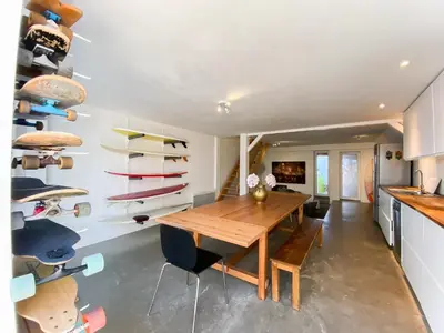 Cuisine ou kitchenette dans l'établissement Le rêve en bord d'océan, planches de surf inclues!
