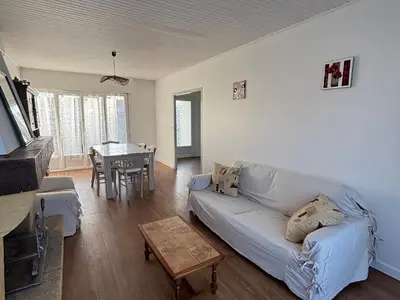 Coin salon dans l'établissement Maison avec Jardin près du Lac de Gastes - 6 pers, Ménage inclus, Idéale Familles - FR-1-319-407
