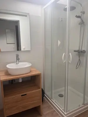 Salle de bains dans l'établissement Les Pastourelles