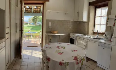 Cuisine ou kitchenette dans l'établissement Château du Rau - Dépendance - Gîte n°12