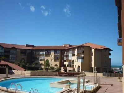 Piscine de l'établissement Appartement à Hossegor, à 30m de la plage avec piscine et parking souterrain - FR-1-413-135 ou située à proximité