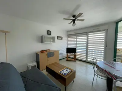 Télévision ou salle de divertissement dans l'établissement Appartement à Hossegor, à 30m de la plage avec piscine et parking souterrain - FR-1-413-135