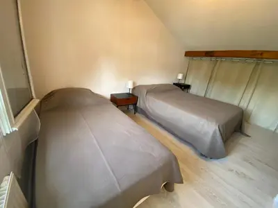 Un ou plusieurs lits dans un hébergement de l'établissement Maison classée avec jardinets à 800m de la plage