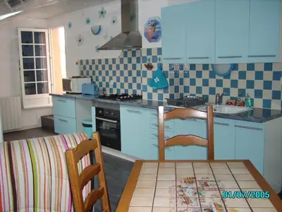 Cuisine ou kitchenette dans l'établissement CHEZ MARTINE Appt climatisé 1 Chambre